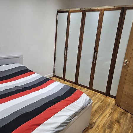 2 Bedroom Flat - Travel Direct To Heathrow/Central London Kültér fotó