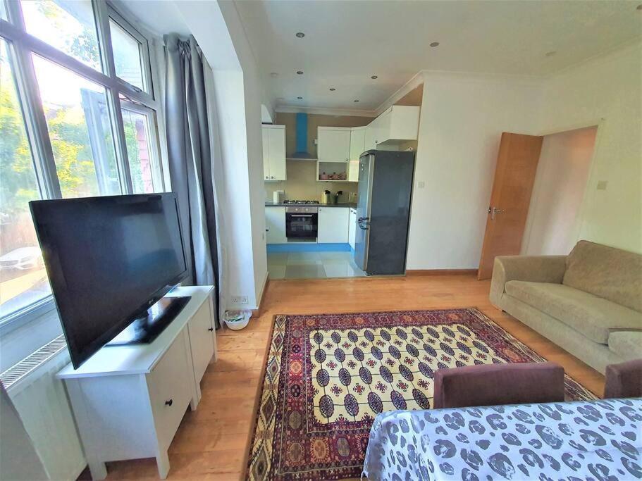 2 Bedroom Flat - Travel Direct To Heathrow/Central London Kültér fotó